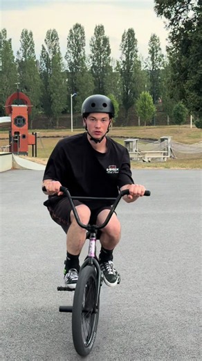 Un soir au skatepark | balade vélo et tricks