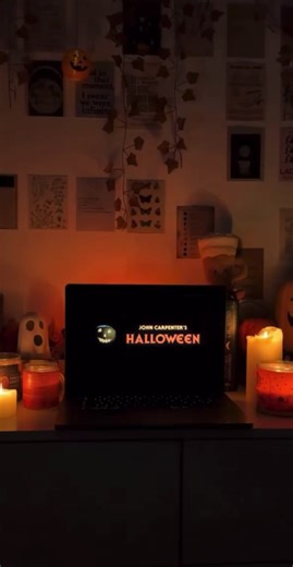 What’s your favorite Halloween movie?! #halloween #halloweentok #fyp #spookyseason #halloweenmovie