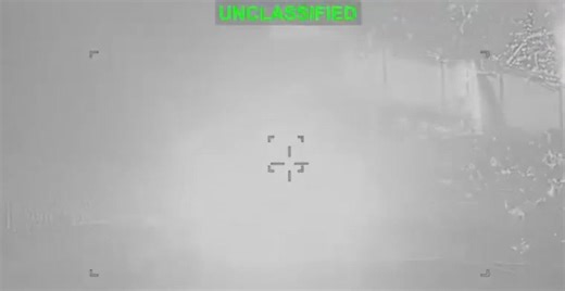 #หน่วยบัญชาการทหารสหรัฐภาคกลางหรือ USCENCOM เผยแพร่ภาพการยิงขีปนาวุธ MGM-140 Army Tactical Missile System (ATACMS) จากรถถยิง M142 HIMARS เข้าใส่เป้าหมายในอิหร่าน ซึ่งน่าจะเป็นรถยิงขีปนาวุธของ #อิหร่าน ที่ถูกทำลายในที่สุด | Close - Up Thailand