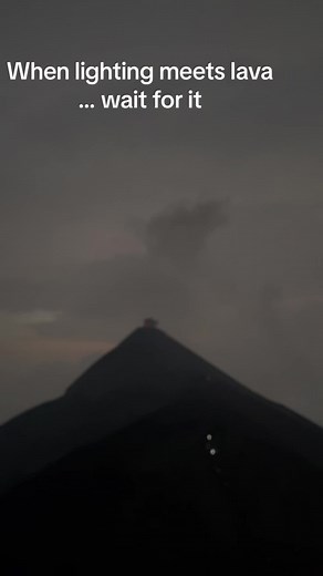 When Lighting Meets Lava: A Volcanic Spectacle