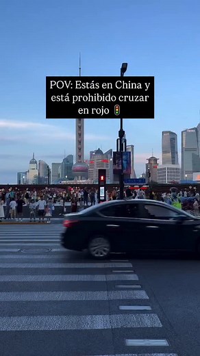NO cruces en rojo en China 🫣 Vid: @amandaccheng . . . #notmadeinchina #semaforo #semaforosenchina #china #chinatravel #chinalife #asia #shanghai #viaje #viajar | KR Experience
