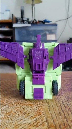 Transformers Studio Series 86 Constructicons combine to form Devastator 1