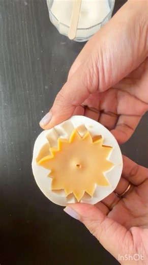 Beautiful and simple diy candle making ideas #diycandle #candleholderdiy #flowercandle #christmas