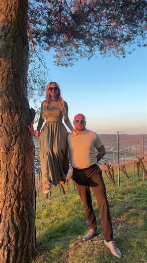 Er hatte eine Blume für mich🌸 Folgt uns um nichts zu verpassen 🥰 #duo #auswandern #spain🇪🇸 #newchapter @Mary🌊 @JacksonDiamond