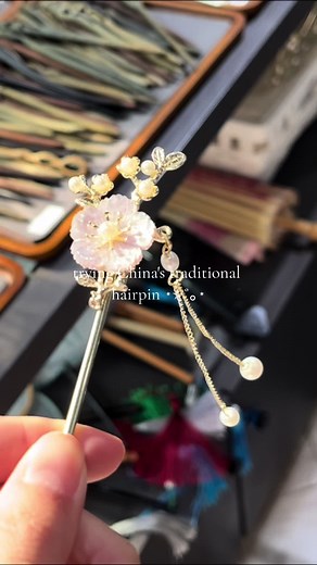 Exploring China's Beauty: Traditional Hairpin in Spring | Travel vlog