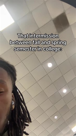 Navigating College Breaks: Fall to Spring Intermission