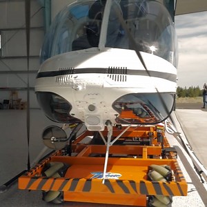 This remote-controlled device was designed specifically to move around helicopters 🚁👀 For more content: http://bit.ly/2BsvUPh | Yahoo Malaysia