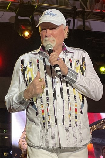Mike Love Pays Emotional Tribute To Brian Wilson At Beach Boys Concert