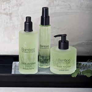 Você conhece o perfume inconfundível das lojas mmartan? Agora você pode ter a sofisticação do Aroma Bamboo em casa com um preço especial. O kit conta com difusor de aromas, sabonete líquido e refrescante de lençol para você. Aproveite! | mmartan