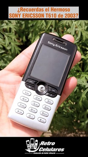 ¿Recuerdas el Hermoso SONY ERICSSON T610 de 2003? Video Completo T610👇 https://youtu.be/tlhdxI1bGjE Tonos o Ringtones del T610👇 https://youtu.be/vi3G-JwIDJI El Sony Ericsson T610 , lanzado en 2003, es un teléfono móvil fabricado por Sony Ericsson . Fue uno de los primeros teléfonos móviles ampliamente disponibles en incluir una cámara digital incorporada , Bluetooth , pantalla a color , navegación con joystick , y fue un modelo muy vendido. El T630 fue una variante posterior. #clasicphone #old