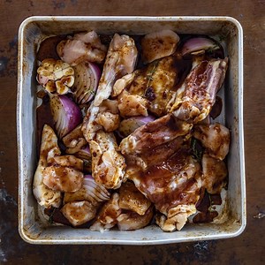 When you have great-quality ingredients to hand making a delicious meal is easy: think fresh, organic, locally-sourced chicken marinated in fig-infused balsamic vinegar (https://bit.ly/38esGhb) then seared on the barbecue. عندما يكون لديكم مكونات فائقة الجودة لإعداد وجبة سهلة وشهية: فلديكم دجاج محلّي، طازج، عضوي منقوع في خل بلسمك (https://bit.ly/38esGhb) بنكهة التين، ثم توضع على الشواية لألذ طعم. | Kibsons