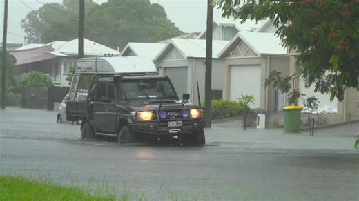 Today's News Headlines: Qld Premier assisting disaster recovery