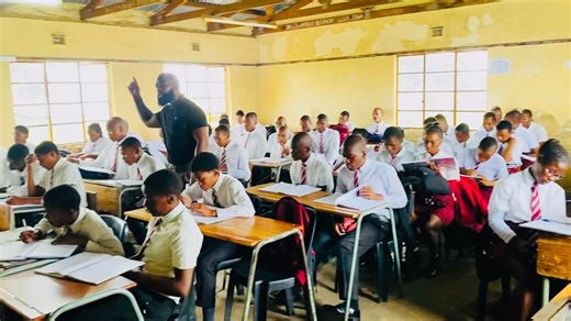 Nathi indoda ewuthisha injani? | Philani Jaguar Dlamini