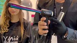 107K views · 732 reactions | Grazie ad Alex HairLook che in questo tutorial ci spiega come utilizzare il ferro Korner XL Rainbow, per fare onde perfette e di tendenza! Caratteristiche: ✔️4 regolazioni di temperatura ✔️Diametro 32-16mm ✔️Design brevettato ✔️Finitura Rainbow Antistatica ✔️Manico anti-affaticamento Scopri di più su: https://gammapiu.it/it/products/curling-irons/178-korner-xl-rainbow | Gamma Più | Facebook