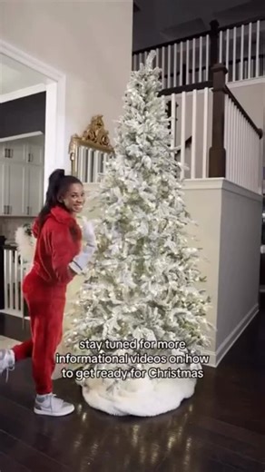 Ashley Dixon | Decor, DIY, Cleaning & Organization Expert on Instagram: "Want to turn your faux tree from flat to fabulous? Here’s my step-by-step to get that full, fluffy look everyone asks about 1️⃣ Start from the bottom and work your way up. 2️⃣ Separate every branch and spread them in different directions for a natural shape. 3️⃣ Step back often—symmetry is key. 4️⃣ Add ornaments and let your tree shine. Comment TREE1 to get the link to my favorite trees and gloves ✨ Save this for your Chris