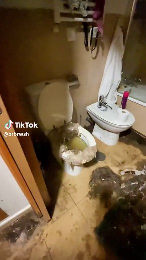 customer says my house exploded🤣🤣 #drain #drains #drainage #drainclean #drainunblocking #draincleaning #drainpipe #drainer #blockeddrain #blockeddrains #clean #cleaning #cleantok #unclogging #uncloggingdrains #plumbing #plumber #backedup #backeduppoop #poo #poop #unblock #unblockdrains #sewer #sewerage #sewage #cloggeddrain #pipe #pipes #shit #toilette #toilet #manhole #jetteing #septictank #debouchage #assainissement #satisfying #oddlysatisfying #dirtyjobs #asmr #fyp #fypシ #wow #tiktok #foryo