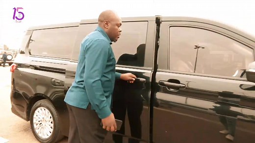 Tabanka Djaz já no solo angolano para dois espectáculos no CCB e no Espaço Aplausos O grupo musical Tabanka Djaz chegou à Luanda na manhã desta quinta-feira (21), para dois espectáculos que prometem marcar a agenda cultural do fim de semana. A banda atua esta sexta-feira, dia 22, no Centro de Conferências de Belas (CCB), em Luanda e no sábado, 23, no Espaço Aplausos, localizado no município do Sequele, província do Icolo e Bengo. À chegada a Luanda, os músicos manifestaram entusiasmo e garantira