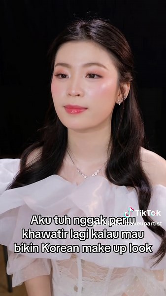 Korean Look Makeup: Long-Lasting Setting Spray Revealed