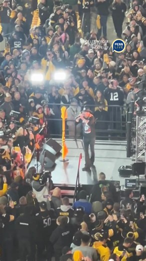 Bret Michaels takes the stage during the Steelers halftime show! | Pittsburgh Steelers on PennLive.com