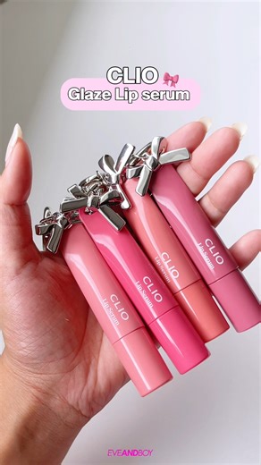 EVEANDBOY on Instagram: "#อีฟป้ายยา CLIO Glaze Lip Serum🩷✨🍒 ลิปเซรั่มบำรุงริมฝีปากเพื่อความฉ่ำวาวเหนือระดับ สัมผัสประสบการณ์ใหม่ของการบำรุงและแต่งแต้มสีสันให้กับริมฝีปาก✨ ลูกค้าสามารถเลือกซื้อสินค้าของ EVEANDBOY ผ่านทางออนไลน์ได้แล้ว! 📌คลิก link ที่ bio เพื่อ SHOP NOW !!!! 📌 www.eveandboy.com 📌 U Chat I Shop คุณแชทเราช้อปให้! แอด line @eveandboy 📌 ช้อปปิ้ง ผ่าน Application EVEANDBOY สามารถหาซื้อได้ที่ EVEANDBOY 59 สาขา #ebPROMOTION #ebskintificCLIO **การเปลี่ยนแปลงเงื่อนไขโดยไม่ต้องแจ้งให้