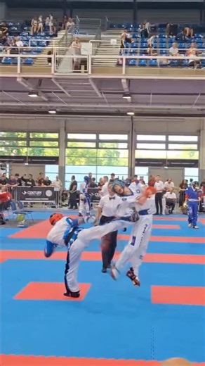 Rodrigo Gozzano on Instagram: "Mi segunda pelea de Point Fighting VS 🇬🇷 en la Copa del Mundo de Kick Boxing WAKO en Budapest 🇭🇺 No alcanzo para pasar de ronda pero fue una gran experiencia y aprendizaje 😃🥊#kickboxing #pointfighting #worldcup #martialarts"
