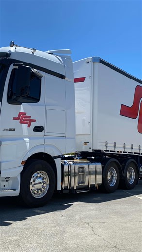 Vawdrey Australia on Instagram: "Welcome to 2026 — a new year brings a new delivery. Thank you and congratulations to SCT Logistics, a proud family-owned Australian company, on taking delivery of its sixth combination. SCT Logistics continues to invest in long-haul road transport in support of its national rail network."