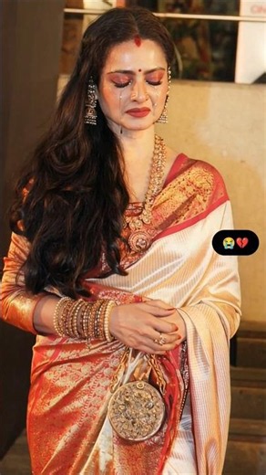 Rekha को रोता गाता देख 🥲 तड़प उठे Amitabh Bachchan😭🎙️💔 #rekha​ #trending​#bollywood​ #90s​#viral#yt