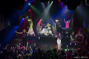 Gacharic Spin、初のVR生配信ライヴ"飛び出す！ガチャピン！～おうちでライブ～"7/3開催決定。180°3D立体視のステージ最前列からの映像が目の前に。終演後メンバーと乾杯も