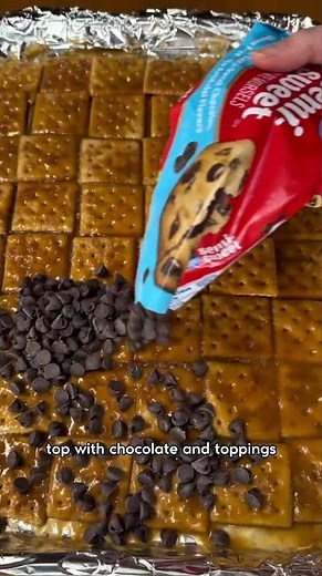 This Holiday Cracker Candy recipe is a major sleigh 😉