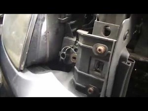 How to remove the headlight of a Ford Puma