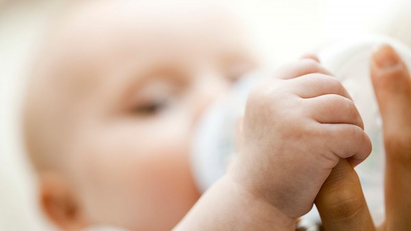 2 Illinois cases of infant botulism potentially linked to baby formula as recall expands