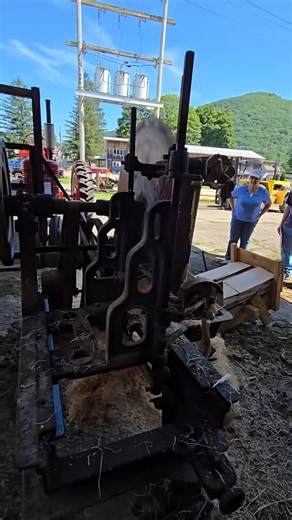 Making Shingles! #shingles #sawmill-001 #woodworking #tractor | literallyliana | Facebook