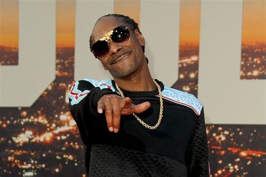 Snoop Dogg To Co-Host Puppy Bowl 2022 With Martha Stewart