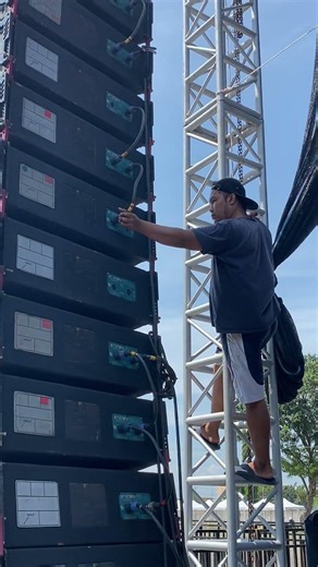 Perkabelan line array EV XLC 127 DVX