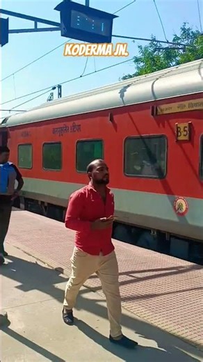Koderma junction Train departure View🚈🚋🚋 #railway #station #koderma #views #shorts #viral #journey