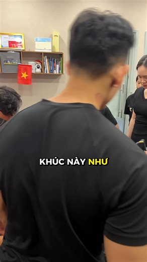 Đùi trong (Adductors) giống như 'chiếc phanh' của hông vậy. Khi nó bị bó chặt, toàn bộ xương chậu sẽ bị kéo lệch, gây áp lực lên lưng dưới và đầu gối. Việc giải phóng (release) nhóm cơ này là chìa khóa để 'mở khóa' cơ thể. VNSM - Vietnam Sport and Medicine - Chuyên giải quyết cơn đau và phục hồi cho dân thể thao. 💪Dịch vụ giãn cơ thể thao từ 250k 🎓Khoá học Sport Therapy ☎️Hotline: 0903449076 💻vnsm.com.vn 🏠10F Nguyễn Thị Minh Khai, phường Sài Gòn, TPHCM. | VNSM - Vietnam Sport and Medicine