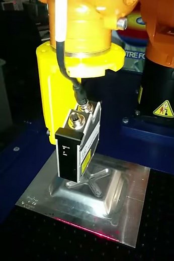 Robotic geometry scan using a laser profiler