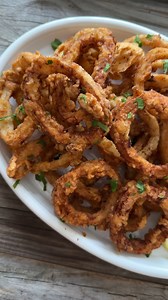 This easy fried calamari is a family favorite! Tender calamari rings are soaked in milk, coated in seasoned flour, then fried until perfectly crispy on the outside and soft on the inside. Crispy, tender, and delicious in every bite! 🦑✨ Check the recipe here https://www.unicornsinthekitchen.com/fried-calamari-recipe-light-and-crispy/ | Unicorns in the Kitchen