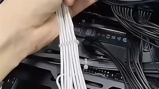 全新电竞级全模组电源，支持全电压自动适配，闪电启动更高效，装机升级流畅不卡顿，游戏实测低负载更静音，体验稳定省心之选。