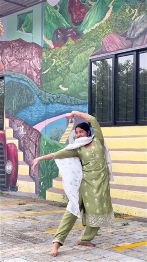 Macarena rhythm got me moving 💃🏻🎧#macarena #trending #moonwalk #arrahman #prabhudeva