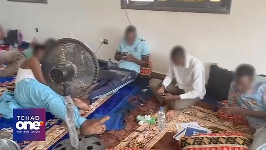 #Tchad : Une milice numérique engagée par le régime pour cibler l'opposition Des documents exclusifs, incluant une vidéo et des messages vocaux obtenus par TchadOne, révèlent l'existence d'une milice numérique financée par le régime tchadien. Cette organisation est formée de jeunes mercenaires numériques payés pour discréditer et signaler les pages des acteurs de l'opposition. Ces individus, rémunérés à la tâche, sont hébergés près de la clinique « La Providence » où ils orchestrent leurs opérat