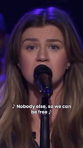 348K views · 20K reactions | Kelly Clarkson interpretando “All The Things She Said” de t.A.T.u. ¿Qué les pareció? Síguenos en instagram.com/t.a.t.u.music | TATU - MUSIC | Facebook