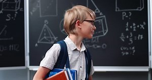 Portrait Teen Caucasian Boy Glasses Backpack: vídeo stock (100% livre de direitos) 1099340517 | Shutterstock