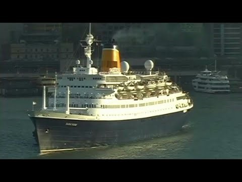 Classic Ocean Liner from the past sounds her horn sails from Sydney.