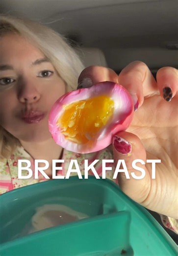 The dreams I dreamt last night about these marinated eggs 😌 #marinatedeggs #teachersoftiktok #breakfast #pickledbeets #mukbang