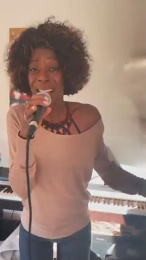 Official business & Co presente #80smusic #music #pop #funk #cover #singer #singing #duet