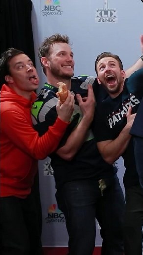 Tonight Show Celebrity Photobomb w/ #ChrisPratt & #ChrisEvans 📸 #FallonTonight #JimmyFallon
