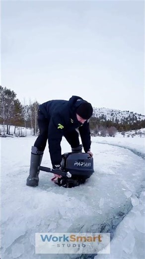 Ice Carousel Cutting by Skilled Worker: Ice Channel Carving and Giant Circle Separation Process