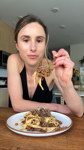 Jesha Ann Stevens on Instagram: "Short rib ragu with sourdough pasta 🍝🌹#cooking #dinnerideas #pasta #homemadefood #ragu"