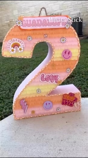 Piñata Stick on Instagram: "Me llena de mucha satisfacción cuanto toman de referencia mis diseños para crear los suyos. Que que me mueren que piñata han usado de referencia Piñata número 2 con temática groovy ☮️✌️ #piñatagroovy #piñatahippie #piñatastick #piñatadallas"